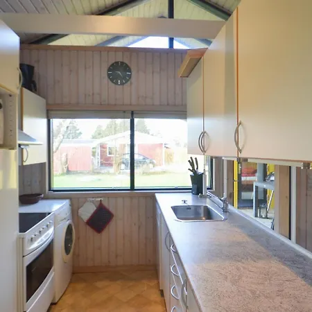 4 Bedroom Nice In Vaeggerlose Ferienhaus Bøtø By